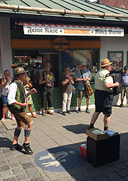 Brunnenfest 2018 auf dem Viktualienmarkt am 03. August 2018 (©foto: Martin Schmitz)